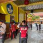 Plh Kasat Samapta, Iptu Pelipus Mantong Lapa bersama personil perintis Polres Torut tengah berpatroli pantau situasi di SD Kristen 5 Rantepao, Kecamatan Rantepao, Kabupaten Toraja Utara, Sulawesi Selatan, pada Kamis (21/08/2025) pagi. Foto Dok: Handover.