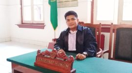 Praktisi hukum Jerib R Talebong, MH, saat berada di ruangan persidangan mendampingi kliennya Foto Dok: Handover