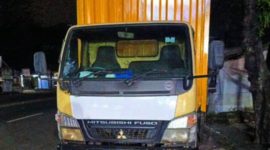 Sebuah truk Mitsubishi kuning bernomor polisi B 9144 SEH tertangkap kamera sedang mengisi solar subsidi di SPBU Jalan Kalijaga, Minggu (31/8/2025) dini hari. Foto Dok: Jamal