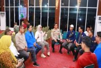 Nampak Bupati Barru Andi Ina Kartika Sari duduk bersama 