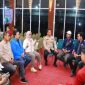 Nampak Bupati Barru Andi Ina Kartika Sari duduk bersama 