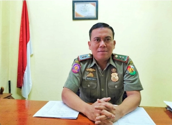 Kasatpol PP Torut Riantho Yusuf Sangkelo, S.Hut saat ditemui awak media diruang kerjanya. Foto Dok:(Albertinus/palopoposfajargroup.co.id)