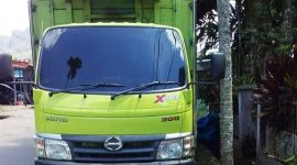 Satu Unit truk enam roda dengan nomor polisi DT 8XX6 KE, diduga membawa tabung ilegal dari Pangkep dibongkar di Jalan Kartika, depan Kompleks Asrama Kodim 1414/Tator, Rantepao, Jumat pagi (19/9/2025). (ist)