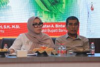 Bupati Barru Andi Ina Kartika Sari (kiri) didampingi Ketua DPRD Barru, Syamsuddin Muhiddin (kanan) rapat kordinasi forkompinda terkait aksi demo beberapa hari terakhir. Foto Dok: Humas.