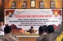 Kompol Dr. Heriyanto saat menyampaikan sosialisasi penegakkan hukum, diikuti oleh Waka Polres Kompol Marthen Muni, SH, Pejabat Utama (PJU), Kapolsek dan Kanitres Se-Toraja Utara, serta personil dari berbagai fungsi. Foto Dok: Revan/inspirasipos.com