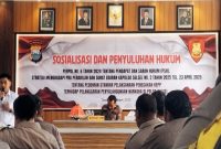 Kompol Dr. Heriyanto saat menyampaikan sosialisasi penegakkan hukum, diikuti oleh Waka Polres Kompol Marthen Muni, SH, Pejabat Utama (PJU), Kapolsek dan Kanitres Se-Toraja Utara, serta personil dari berbagai fungsi. Foto Dok: Revan/inspirasipos.com