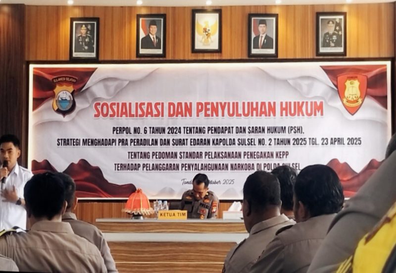 Kompol Dr. Heriyanto saat menyampaikan sosialisasi penegakkan hukum, diikuti oleh Waka Polres Kompol Marthen Muni, SH, Pejabat Utama (PJU), Kapolsek dan Kanitres Se-Toraja Utara, serta personil dari berbagai fungsi. Foto Dok: Revan/inspirasipos.com
